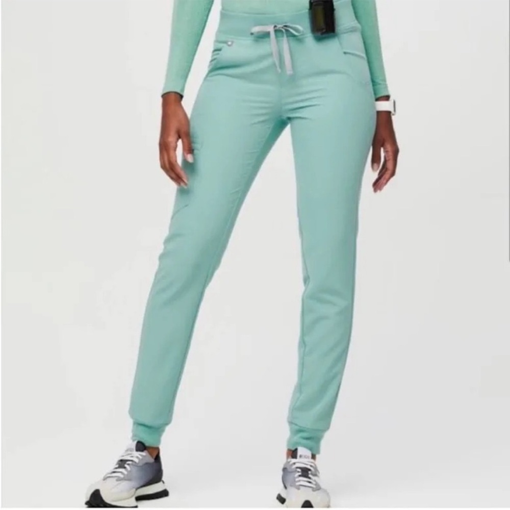 EXCELLENT CONDITION FIGS LARGE TALL LIMITED EDITION COLOR  ZAMORA JOGGERS